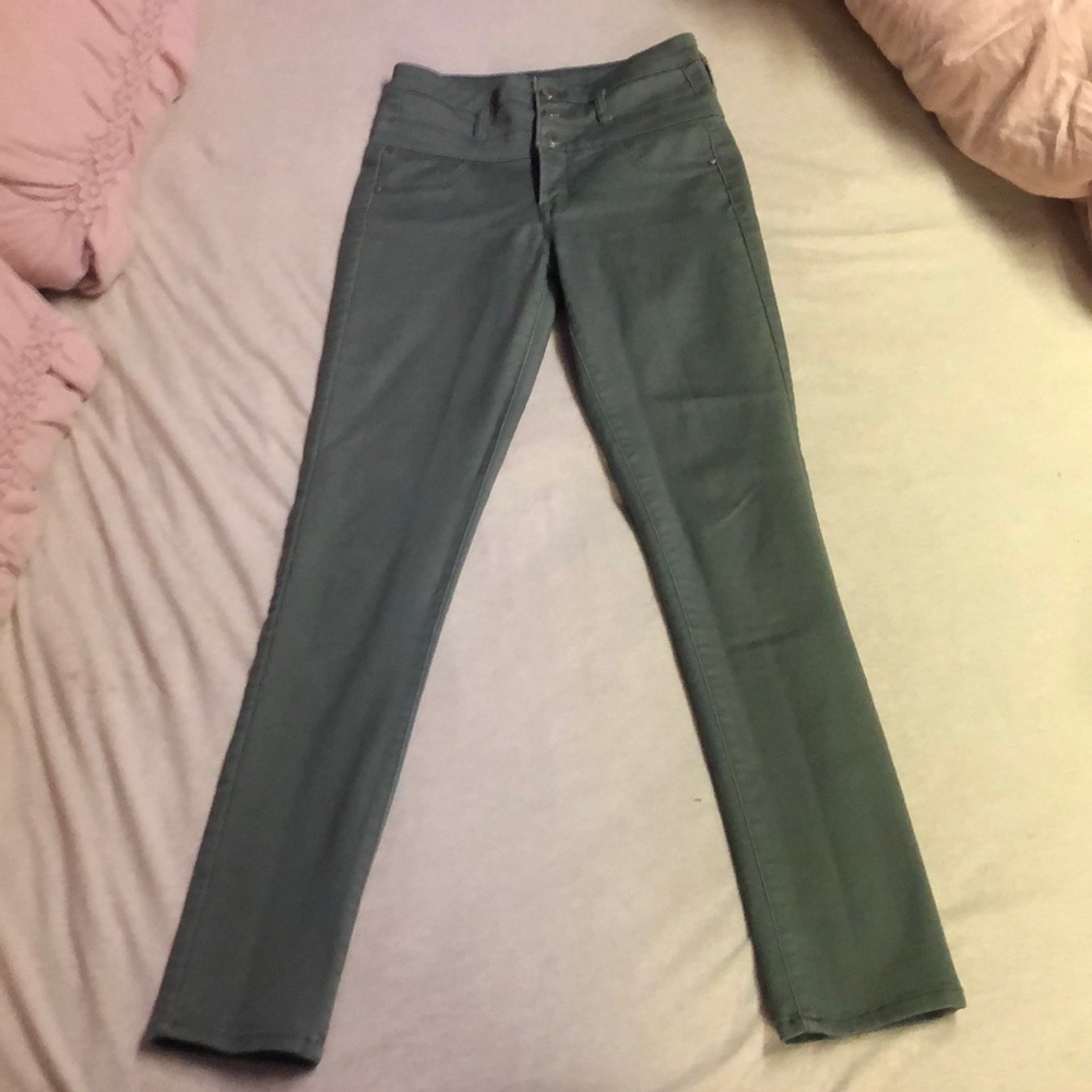 High waisted jeans